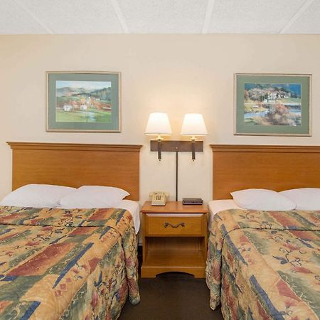 Garden Inn Fredricksburg South เฟรเดอริกส์เบิร์ก ภายนอก รูปภาพ