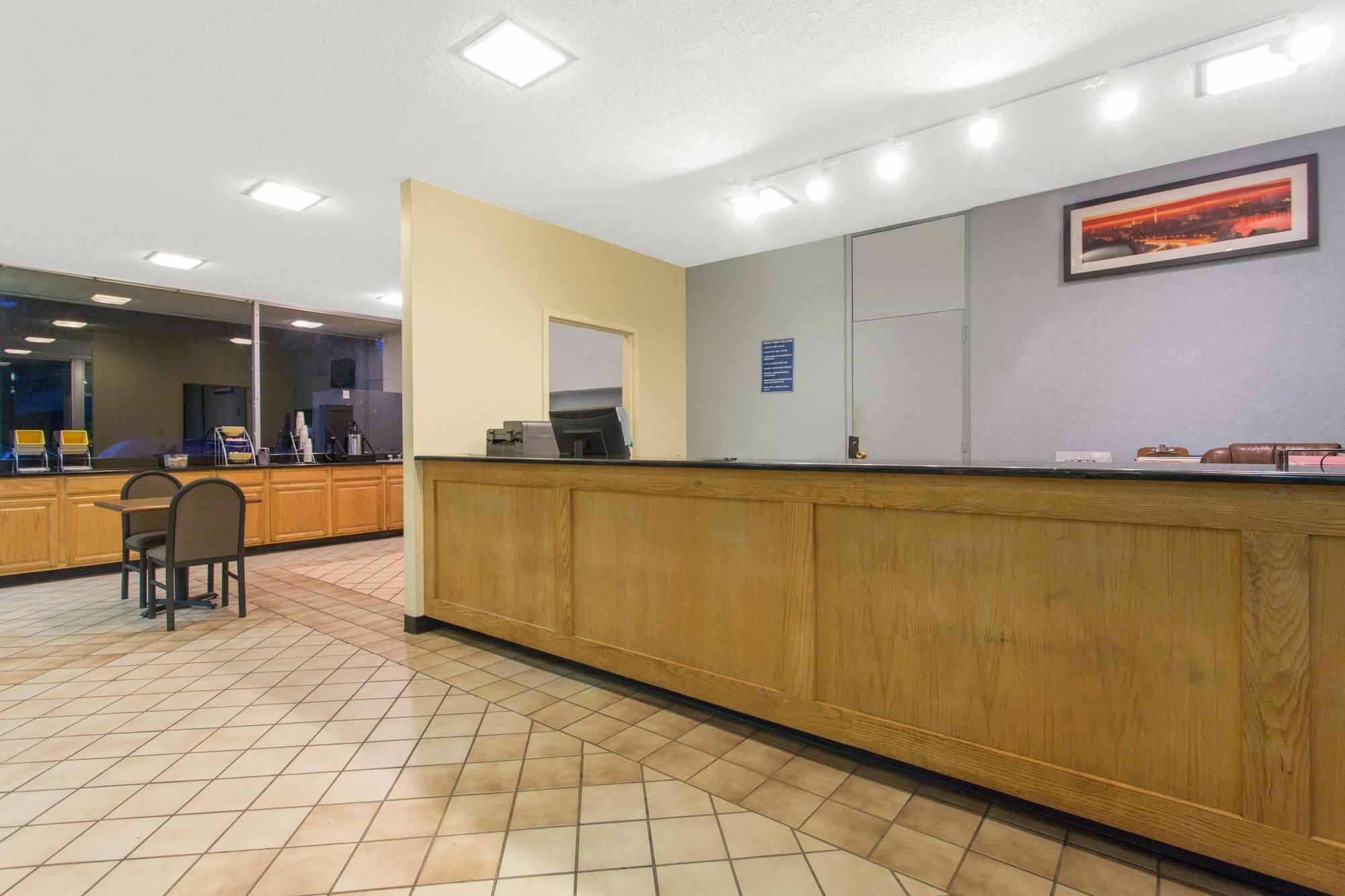 Garden Inn Fredricksburg South เฟรเดอริกส์เบิร์ก ภายนอก รูปภาพ