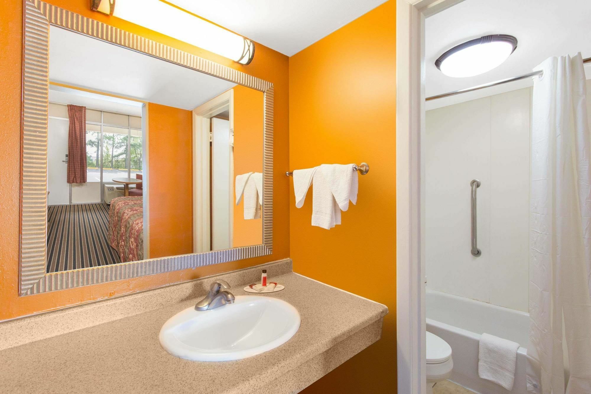 Garden Inn Fredricksburg South เฟรเดอริกส์เบิร์ก ภายนอก รูปภาพ
