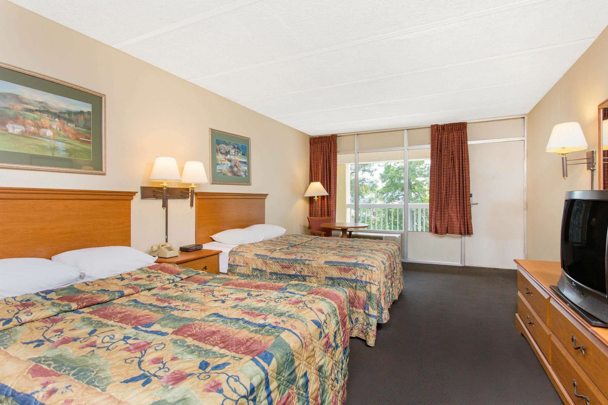 Garden Inn Fredricksburg South เฟรเดอริกส์เบิร์ก ภายนอก รูปภาพ